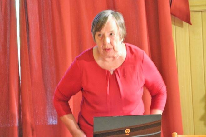 Vasemmistoliiton Mirja Högstrand oli voimakkaasti sitä mieltä, että kaskislaisten pitää saada äänestää haluavatko he kuntaliitoksen Närpiön kanssa vai eivät. KUVA: TAUNO RIIHILUOMA