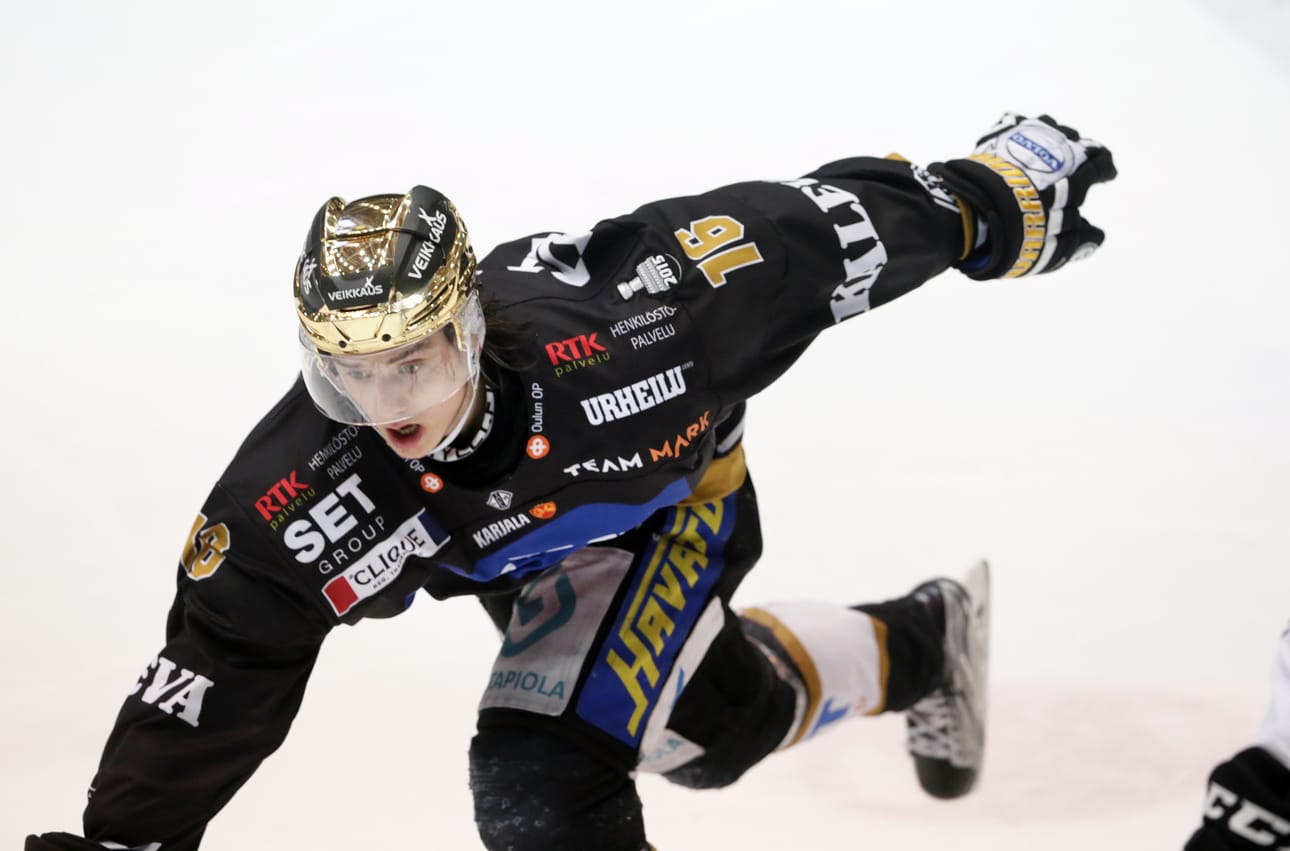 Sebastian Aho oli Kärppien kantavia voimia viime kaudella.