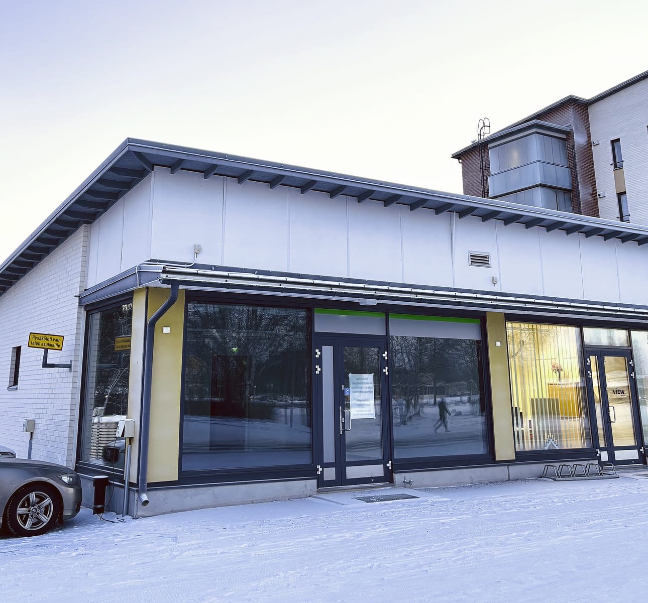 POP Pankki siirtyy näihin apteekilta vapautuneisiin tiloihin kevään kuluessa. Tokmannin naapurina se on ehtinyt olla kahdeksan vuotta.