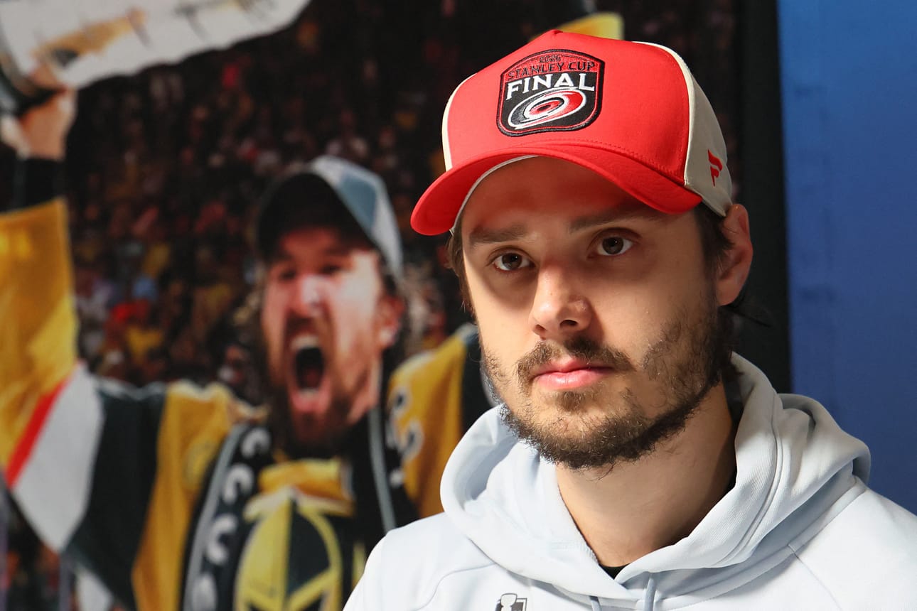 Oululaisen Sebastian Ahon edustama Carolina Hurricanes taipui Vegas Golden Knightsille NHL:n finaalisarjan avausottelussa. Aho oli median jututettavana ennen Stanley Cupin finaalien alkua.