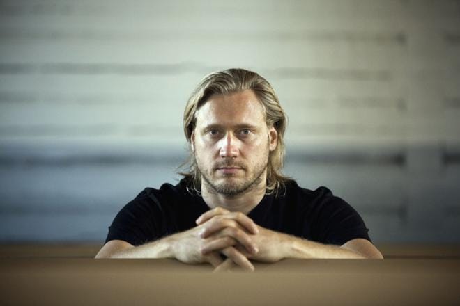 Samuli Edelmannin Virsiä-levy äänitettiin Luhangan kirkossa kesällä 2007. Albumilla on muun muassa Ystävä sä lapsien -virsi. KUVA: Jouko Lehtola/Yle Kuvapalvelu