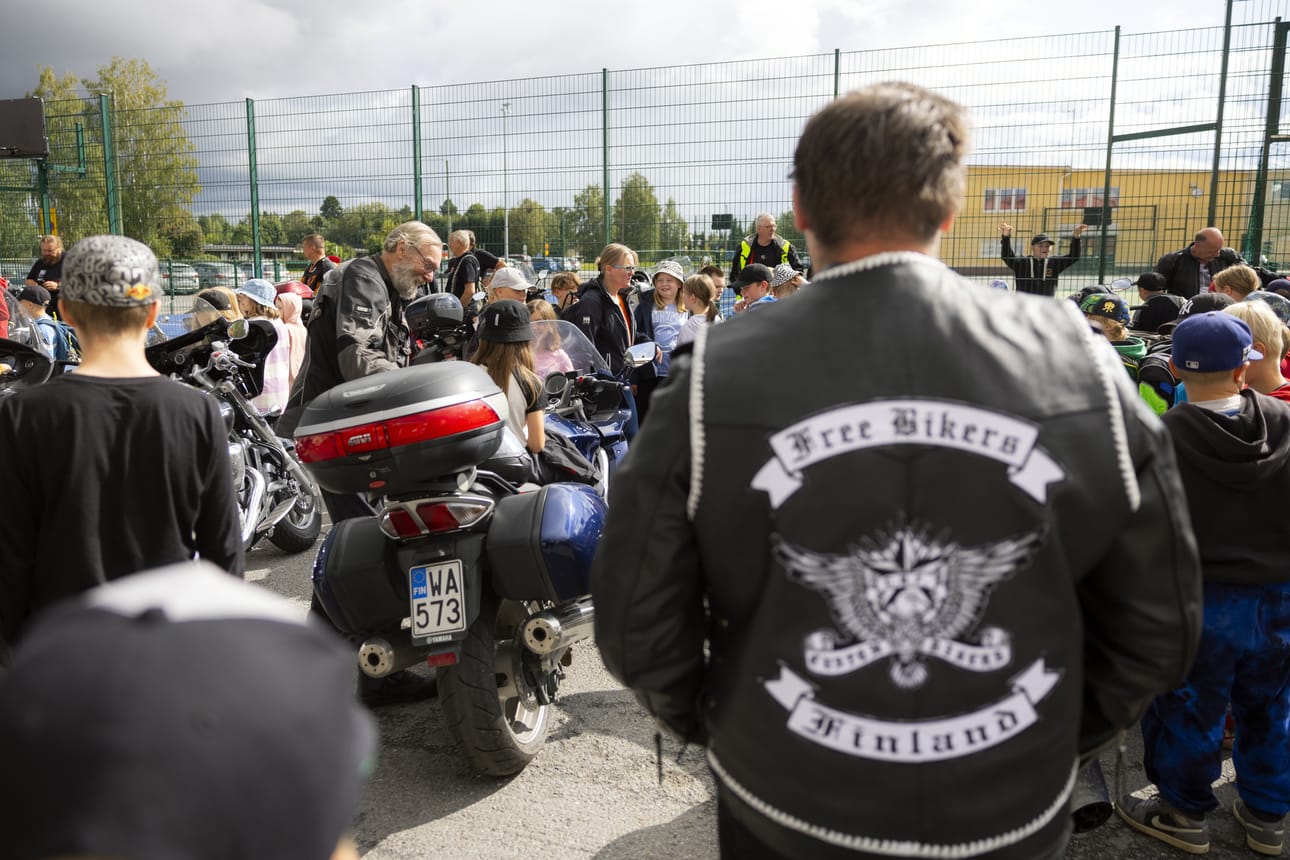 Motoristit pitivät koululaisille kiusaamisenvastaisen tapahtuman viime keskiviikkona Laihialla.