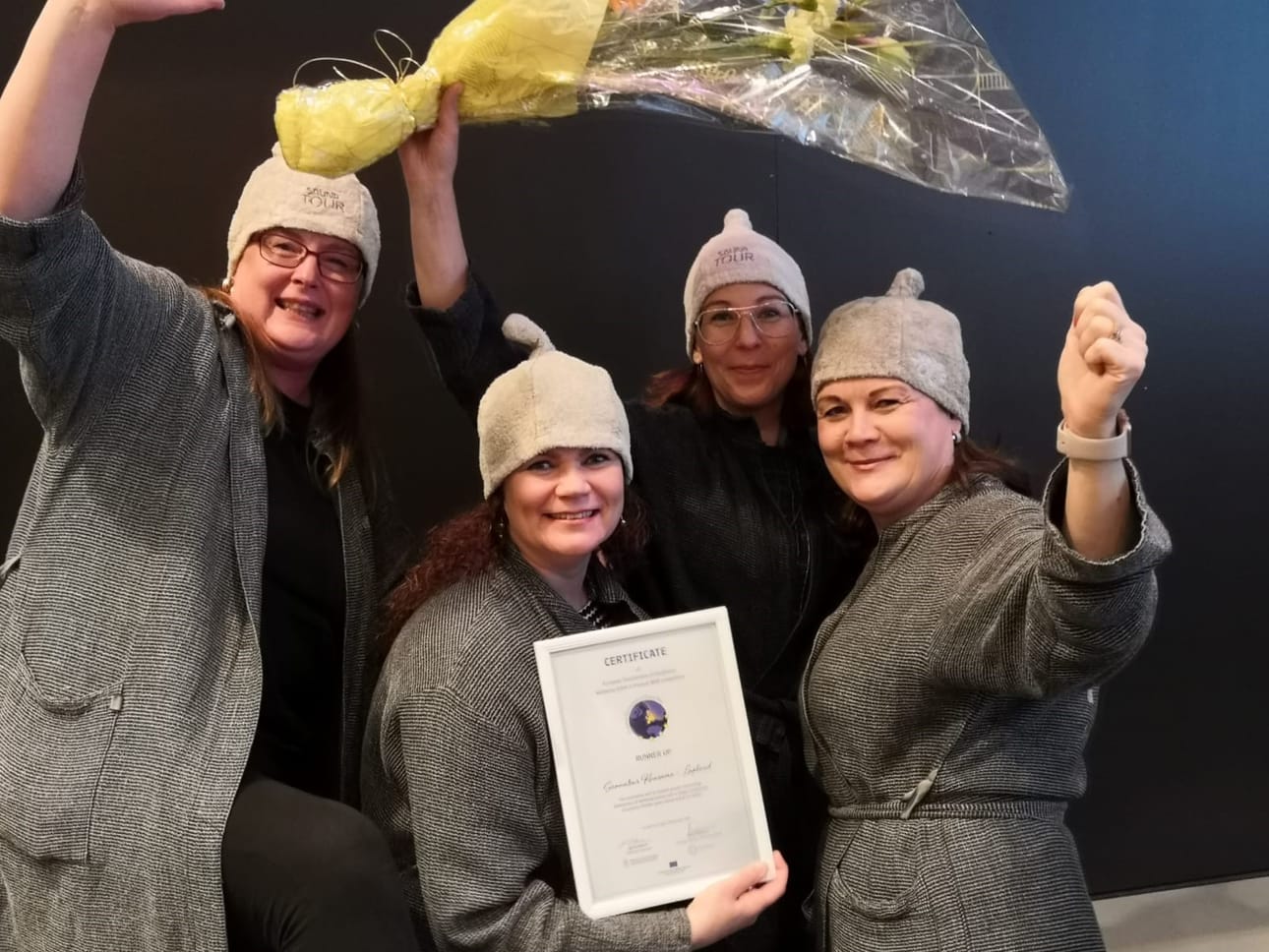 Kunniamaininnan vastaanottotuuletuksista huolehtivat Tanja Pohjola Pohjolan Pirtti, Katja Vira Isokenkäisten Klubi, Hanna Karjalainen Ruka Safaris ja Marjo Määttä Rukan LSJ Group. Oy
