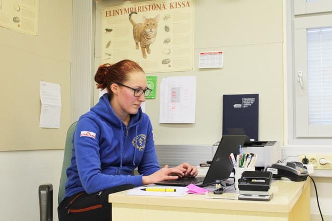 Etelä-Suomen suurissa eläinsairaaloissa rabies voidaan joskus parantaa tehohoidolla, Pipsa Laine sanoo. KUVA: EMILIA RANTANEN
