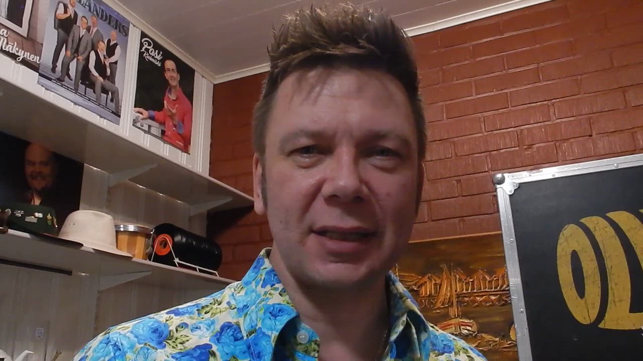 Jarkko Honkanen keikkailee ympäri Suomen Taiga-orkesterin kanssa –Katsele tunnelmia keikkapaikan takahuoneesta