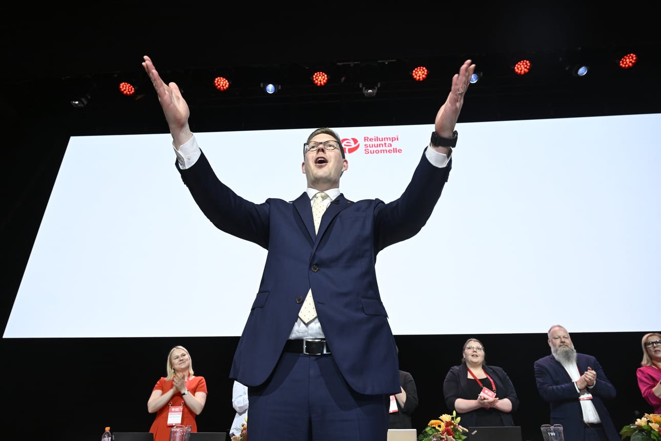 Antti Lindtman tuuletti jatkoaan SDP:n puheenjohtajana.