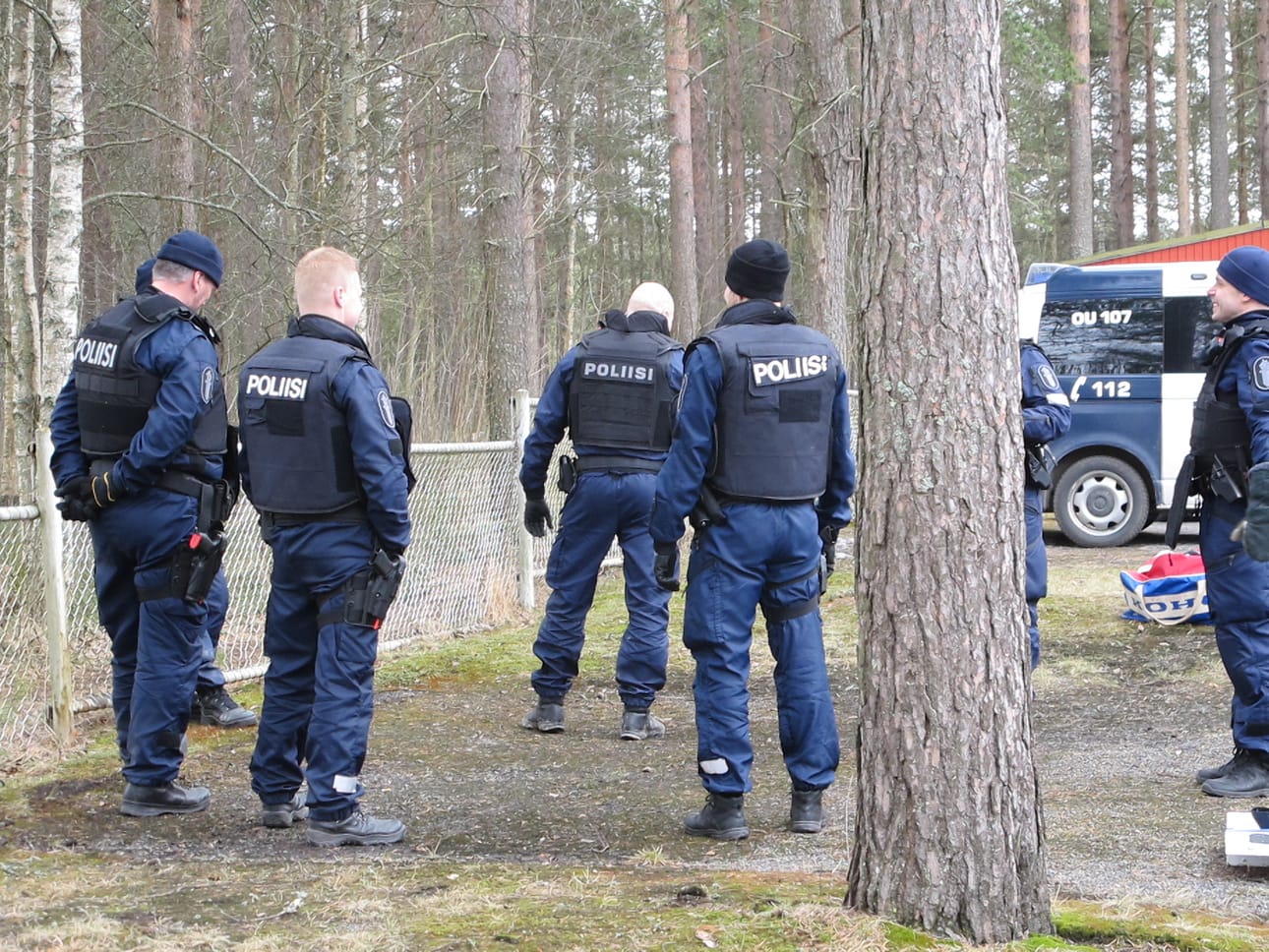 Oulun poliisin harjoitukseen Höyhtyällä osallistui parisenkymmentä poliisia.
