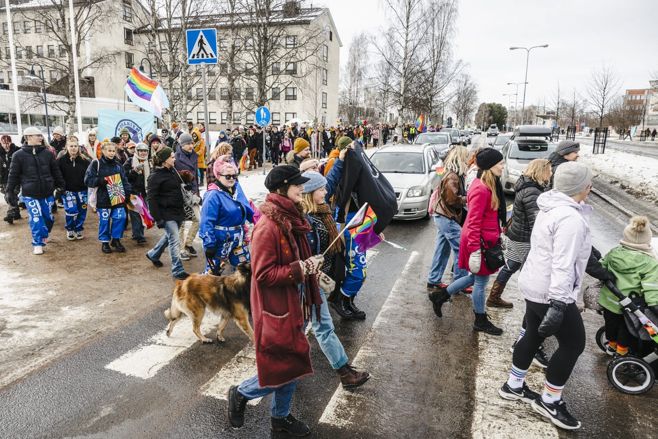 Kuva viime vuoden Pride-kulkueesta Rovaniemellä.