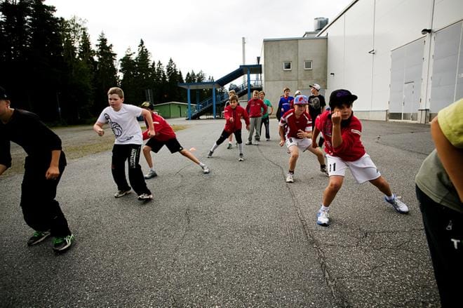 Sportin vuonna 2000 syntyneet juniorit oheisharjoituksissa syksyllä 2012. KUVA: TIMO ANNANPALO