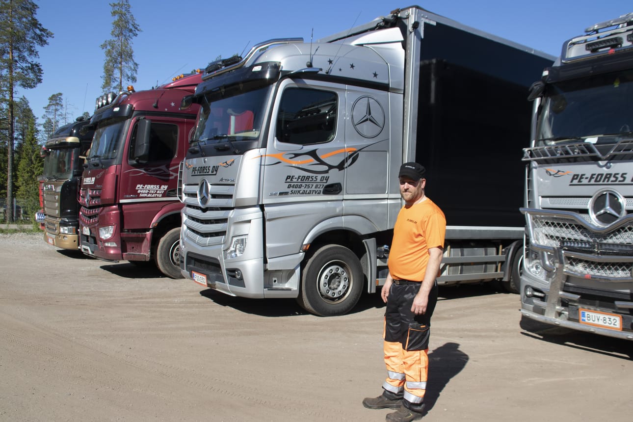 Pekka Forsström on toiveikas, että osa autoista pääsee pian turpeenajoon. Kaikki autot ovat ajossa vain talvella. Turpeen menekki Ouluun tulee vähenemään Oulun kaupungin uuden kaukolämpölaitoksen valmistuessa.