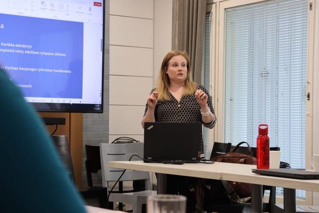 Kotieläintilojen imago ja työvoima -hankkeen projektipäällikkö Annika Eklöf toteaa aikojen olevan vaikeita tilallisille, mutta sitä suuremmalla syyllä heitä kaivattaisiin mukaan kehittämään alan houkuttavuutta.