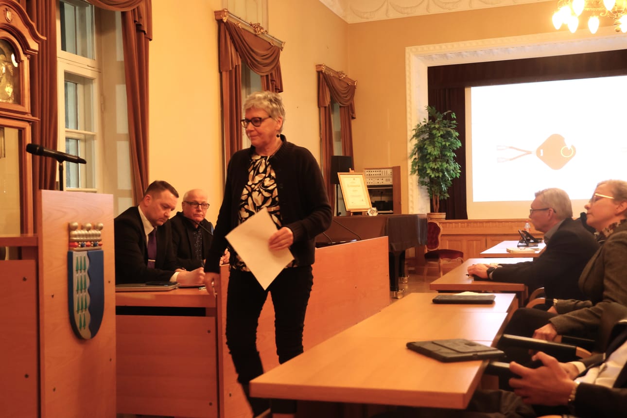 Anja Heinänen (sd.) toivoo, että kaupunki aloittaa kokeilun, jossa kaikille yli 75 vuotta täyttäneille kristiinalaisille tarjotaan mahdollisuutta ilmaisiin uimahallikäynteihin.