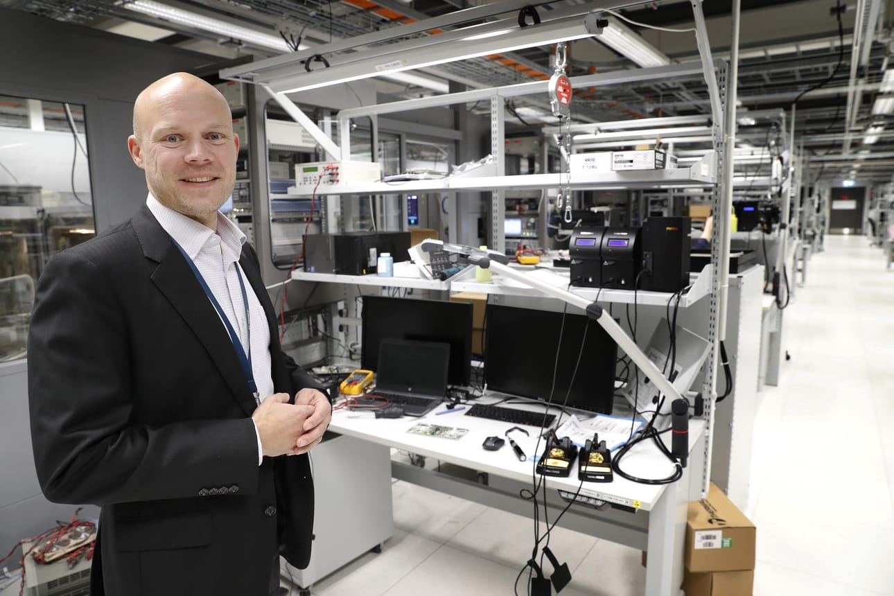 ”Eläköityvien työntekijöiden tilalle tarvitaan nuoria ja nälkäisiä elektroniikka- ja ohjelmisto-osaajia. Mutta kasvuakin varten olisi tarpeen saada työvoimaa.” Veikko Lohikoski, Oulun radiotuotekehityksen johtaja