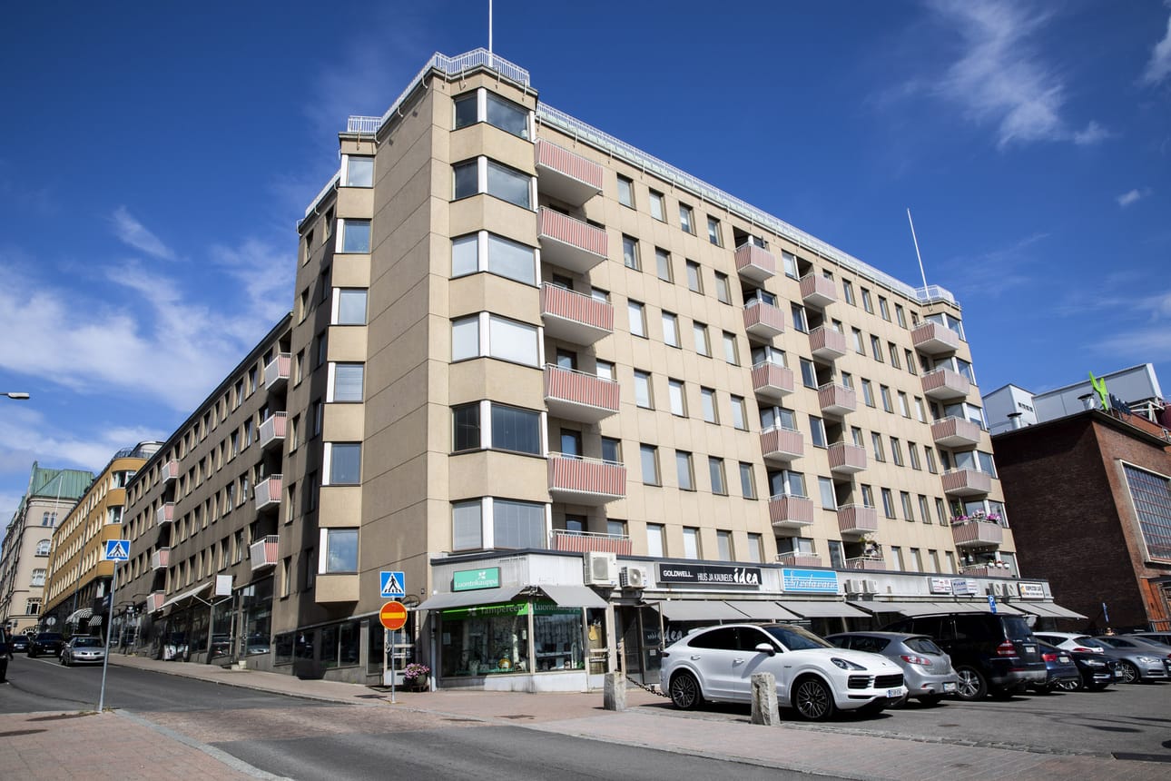 Maanmittauslaitos ylläpitää sähköistä huoneistotietojärjestelmää, johon on liittynyt kuitenkin vasta muutama sata asunto-osakeyhtiötä. Ne ovat siirtäneet osakeluetteloiden ylläpidon Maanmittauslaitokselle, jolta voi tilata luetteloista otteita. Kaikkiaan Suomessa on noin 90 000 asunto-osakeyhtiötä.