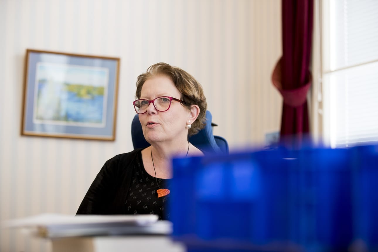 Leena Mikkola-Riekkinen kertoo, että koko maakuntaorganisaatiouudistusta valmistellut virkamieskunta on pettynyt uudistusten kaatumiseen.