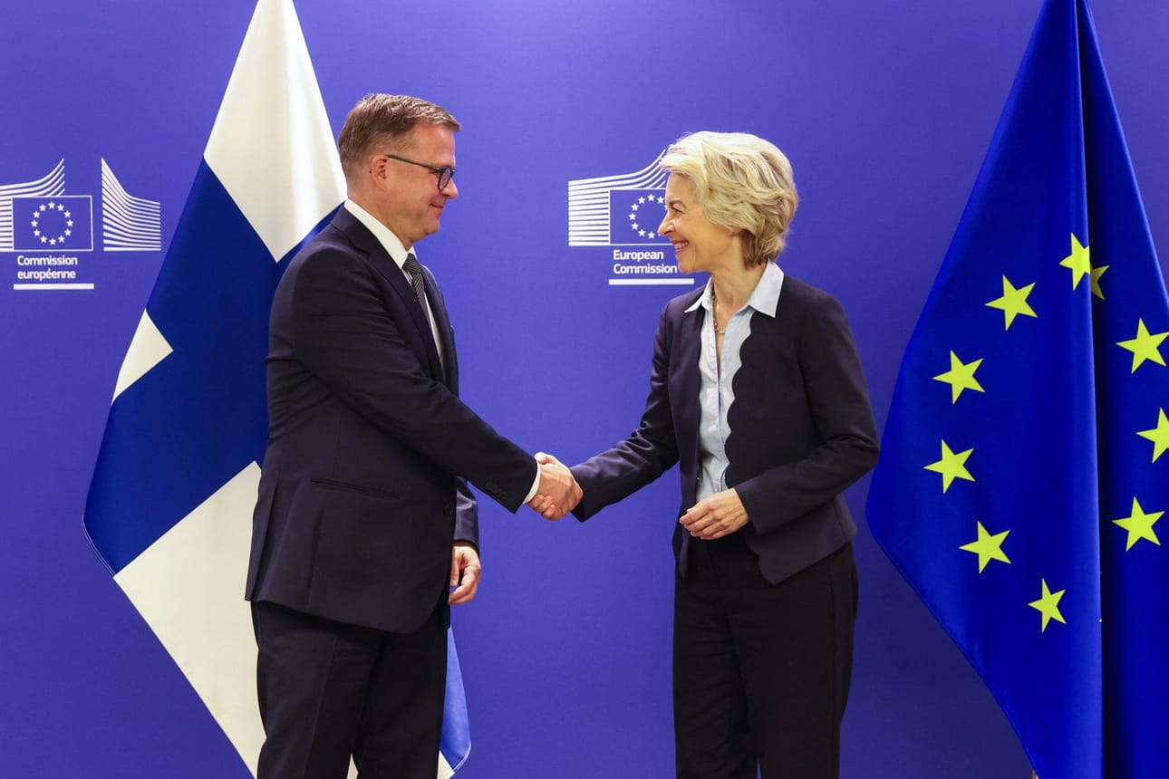 Pääministeri Petteri Orpo (kok.) tapasi Brysselissä tiistaina EU-komission puheenjohtajan Ursula von der Leyenin. LEHTIKUVA /AFP
