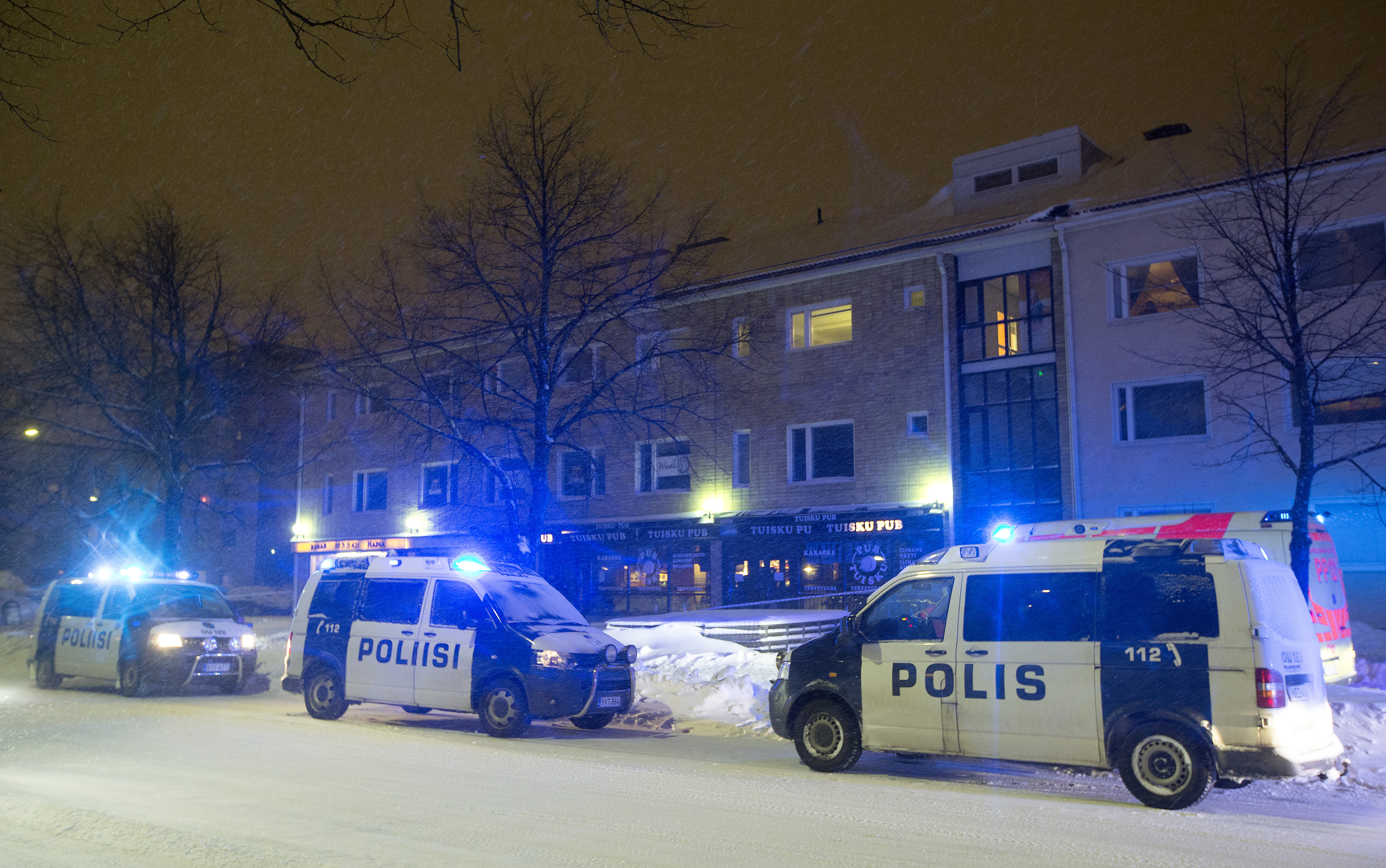 Poliisi: Kirvessurmaaja oli saanut porttikiellon baariin - toinen uhreista yritti karkuun