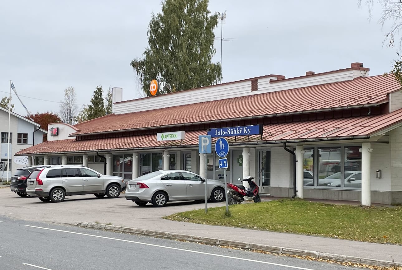OP:n Merijärven pankkikonttori toimii OP-Rahakulmassa Vanhatiellä. Kun pankkikonttori suljetaan lähimmät konttorit ovat Oulaisissa ja Alavieskassa.
