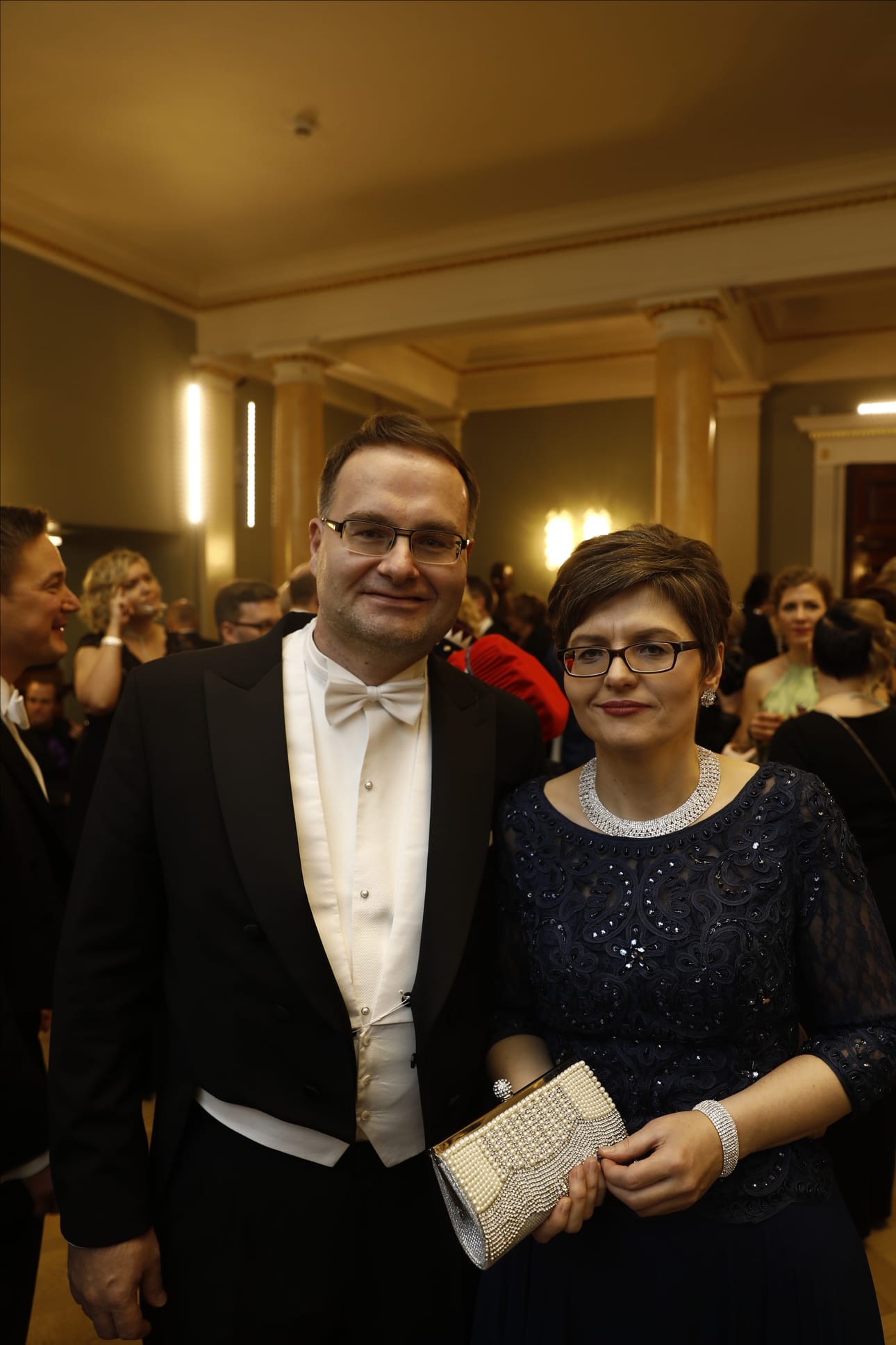 Päätoimittaja Matti Posio ja puolisonsa Olga aikoivat vielä tanssia Linnassa. Ensiyritys kariutui ruuhkaan.