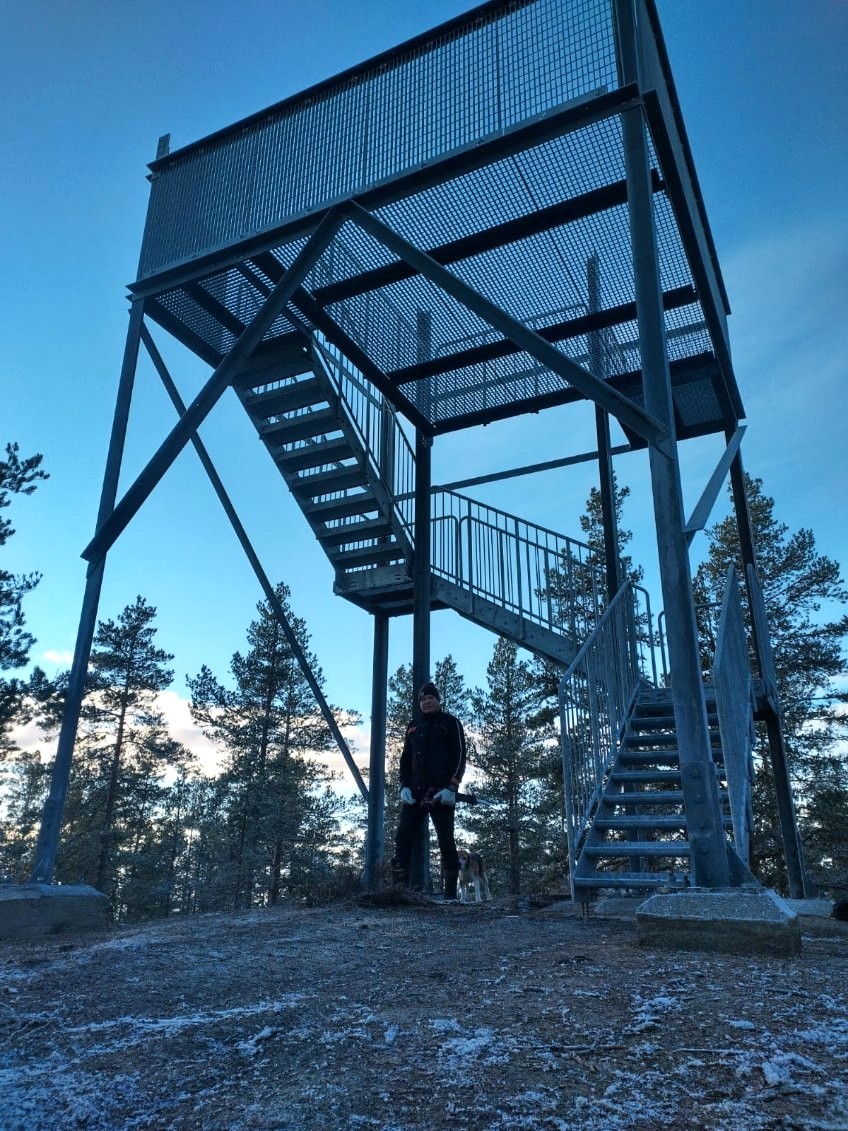 Karijoen Kakkorinvuorelle kohosi uusi teräksinen näkötorni