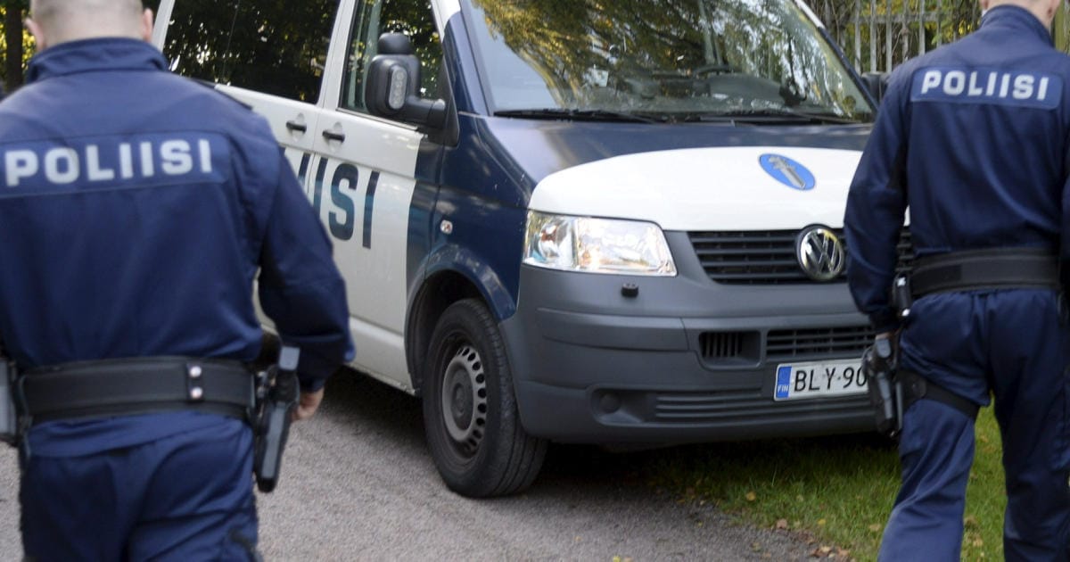 Ohjaava kirje koskee mielenterveyslain mukaista poliisin virka-apua tilanteissa, joissa ihminen on lähetetty tahdosta riippumattoman hoidon tarpeen arviointiin. Kuvituskuva. LEHTIKUVA / Markku Ulander