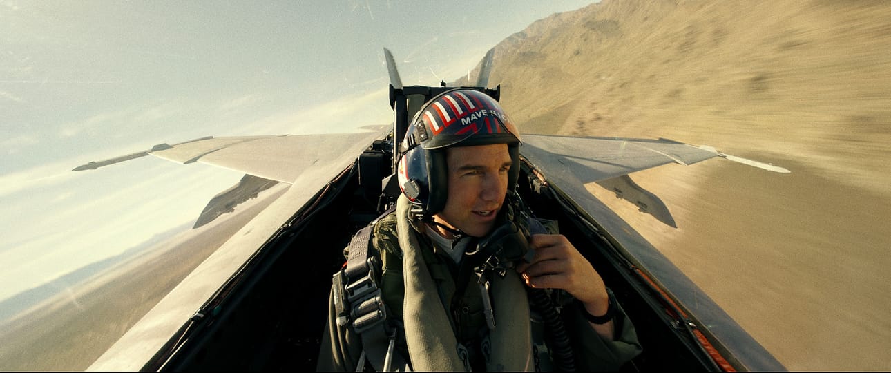 Pete Mitchell (Tom Cruise) on vasta-alkajan sijasta konkarikouluttaja pitkään odotetussa jatko-osassa Top Gun: Maverick. Meno ei ole silti muuttunut.