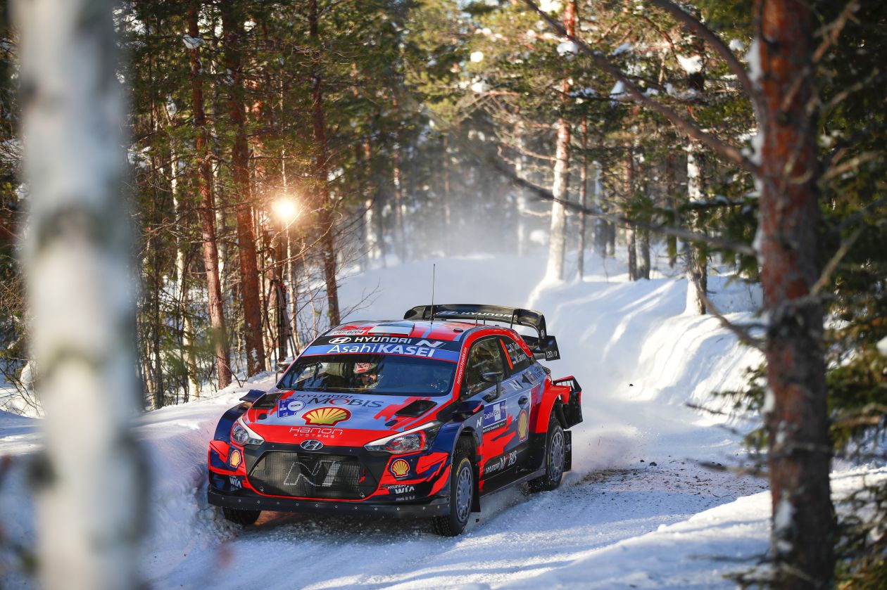 Tänak palautti marssijärjestyksen Siikakämässä - Kalle Rovanperä jatkaa rallin kakkosena, Esapekka Lappi huimistelee WRC2-luokassa