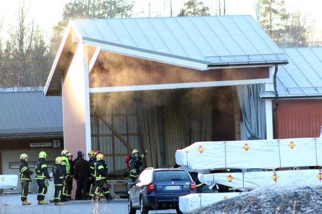 Teuvan Mökki ja Sorvituotteen palonalku saatiin äkkiä taltutettua. KUVA: JORMA HAVULA