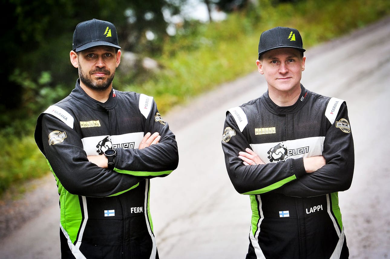 Esapekka Lappi (oik.) ja kartturi Janne Ferm pääsevät antamaan näyttöjä täysverisellä WRC-Toyotalla.