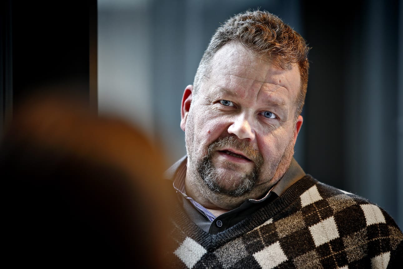 Maanmittaustekniikasta valmistunut vaasalainen diplomi-insinööri Ari-Pekka ”Aapee Laitalainen ehti työskennellä Lapualla vuoden 2020 alusta alkaen. Sitä ennen hän toimi Ilmajoella kaavoitusjohtajana ja palaa takaisin kunnan ylimmäksi viranhaltijaksi. Työhistoriaa kuuluu myös ylitarkastajan virka Pohjanmaan Elyssä.