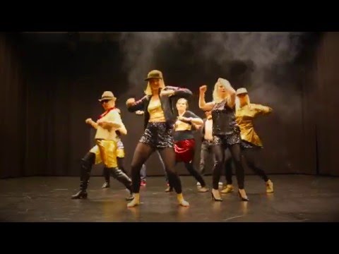 OSYKin opettajat yllättivät abit Party-videolla