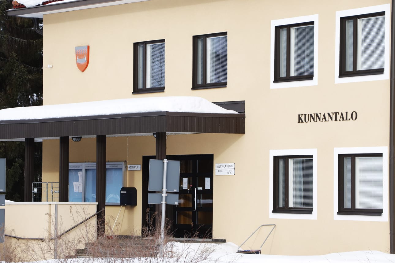 Taivalkosken vanha kunnantalo on 1950-luvulta. Se puretaan uuden tieltä mahdollisesti ensi vuoden aikana.