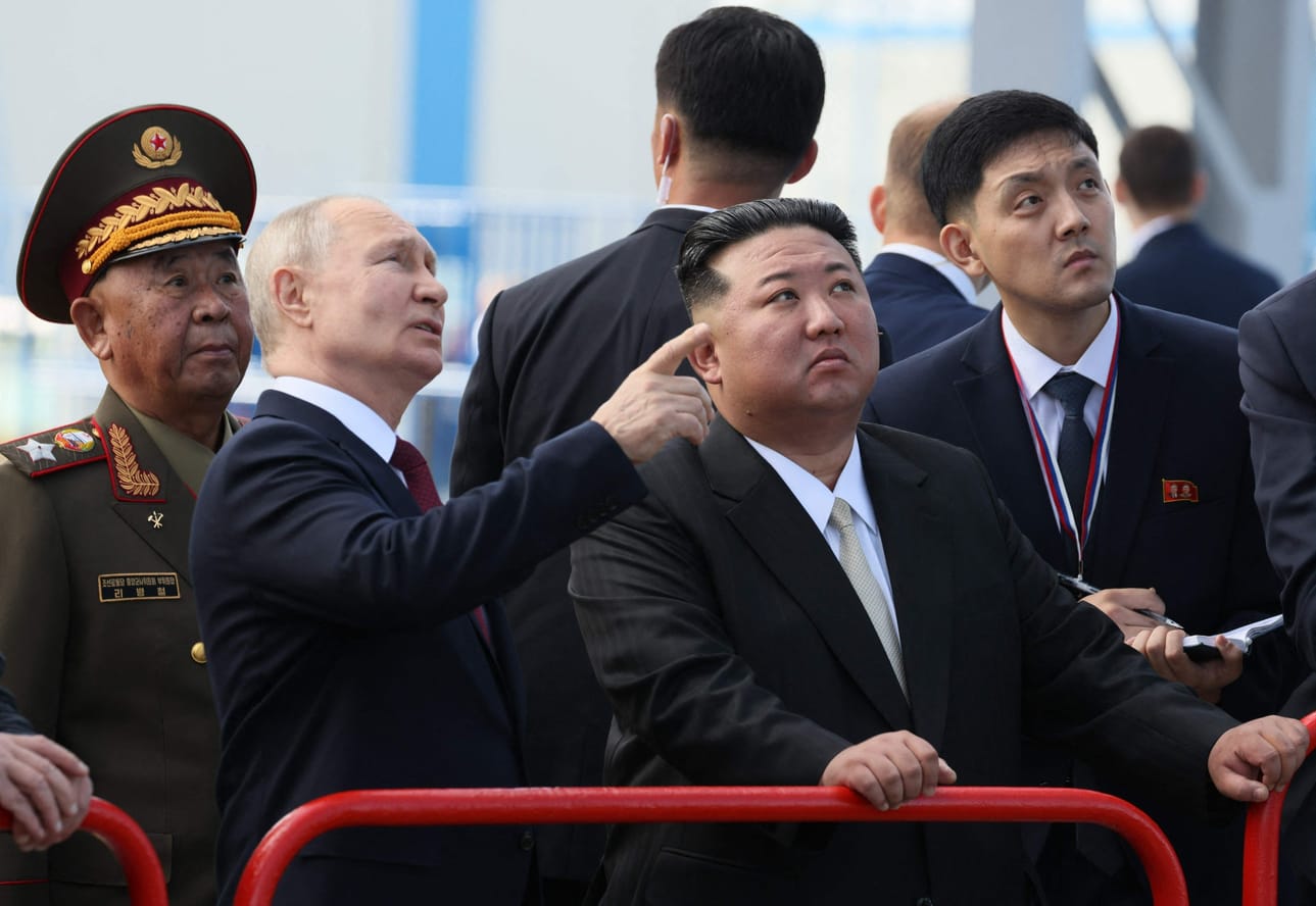 Venäjän presidentti Vladimir Putin (toinen vas.) on hyväksynyt Pohjois-Korean johtajan Kim Jong-unin (toinen oik.) kutsun vierailla Pohjois-Koreassa. LEHTIKUVA/AFP