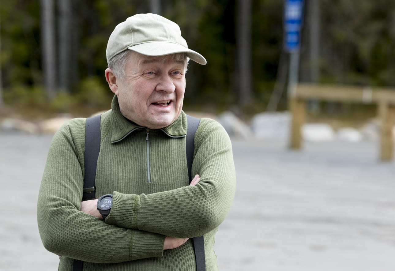Seppo Karhu on pärjännyt retkillään ilman nuotioitakin. Muiden tulistelu ei häntä häiritse, kunhan jokainen muistaa siivota jälkensä.