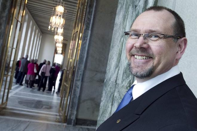 Perussuomalaisten Reijo Hongisto löysi hallintarekisterilain plussat, kun asiaa hänelle selvennettiin. KUVA: COM PIC/MAURI RATILAINEN