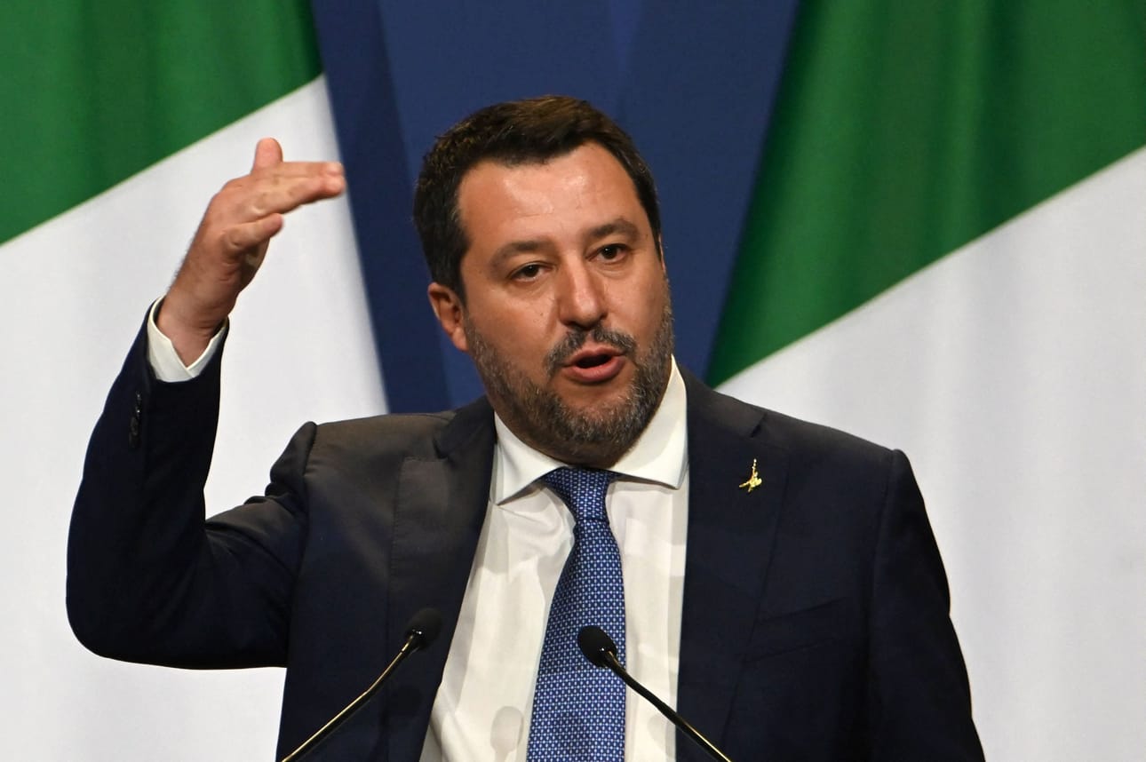 Italian infrastruktuuriministerin Matteo Salvinin mukaan rakennushankkeen on määrä alkaa jo ensi vuonna ja silta saataisiin valmiiksi viidessä vuodessa. LEHTIKUVA / AFP