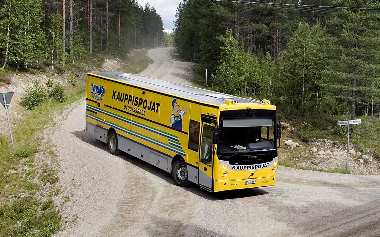 Tuleen syttynyt myymäläauto oli vain parin vuoden ikäinen.