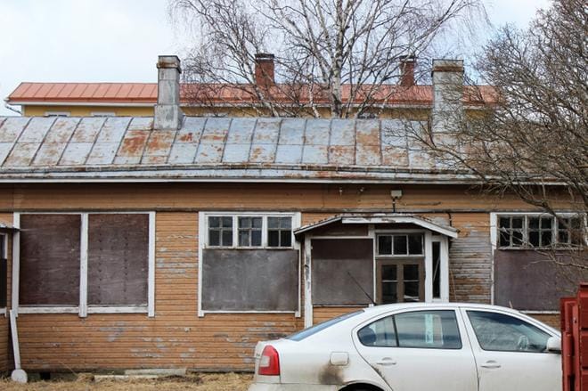 Purettavassa talossa on ollut asuin- ja liiketilaa. KUVA: MINNA ZILLIACUS