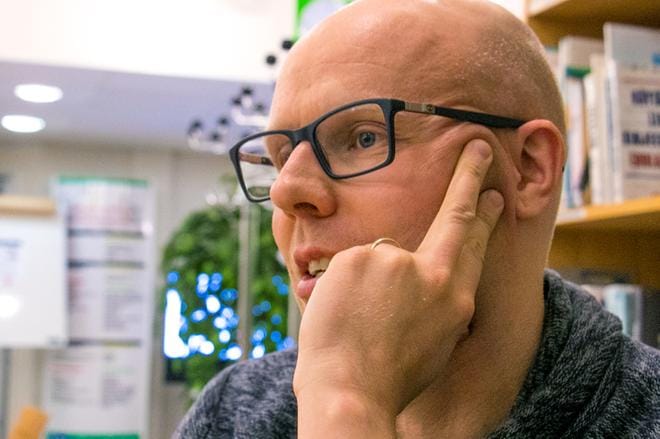 Aki Linnanahde muisti käyneensä Kauhajoella pikkupoikana 80-luvulla pelaamassa jalkapalloa Kauhajoki-cupissa. KUVA: JORMA HAVULA