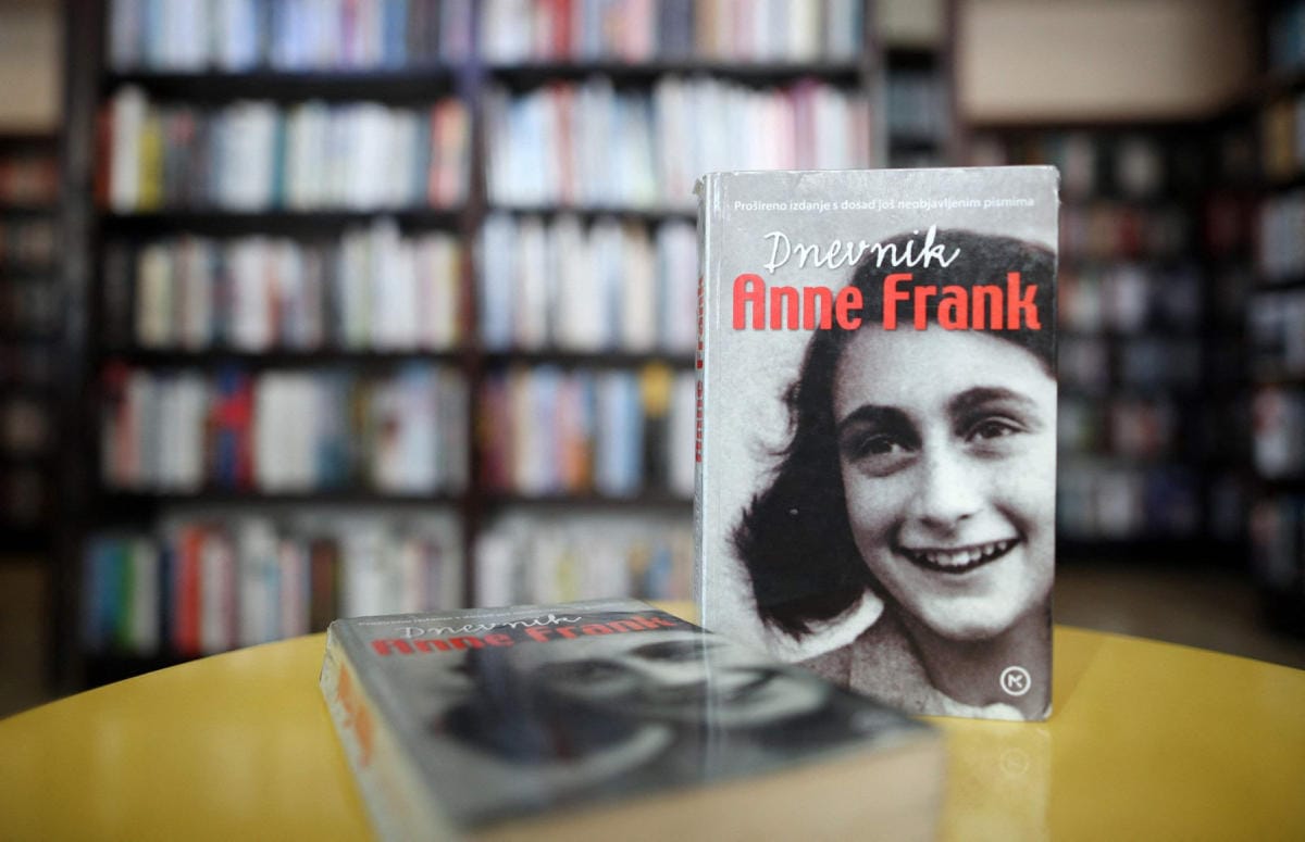 Anne Frank kirjoitti perheensä piiloutumisaikana päiväkirjaa, joka julkaistiin vuonna 1947. Kirja on käännetty 70 kielelle. LEHTIKUVA/AFP