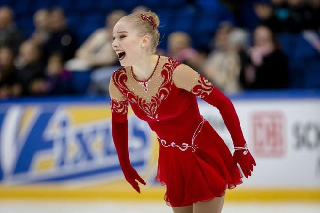 SM-kultamitalisti Viveca Lindfors edustaa Suomea taitoluistelun EM-jäällä Minskissä. KUVA: Elina Paasonen/arkisto