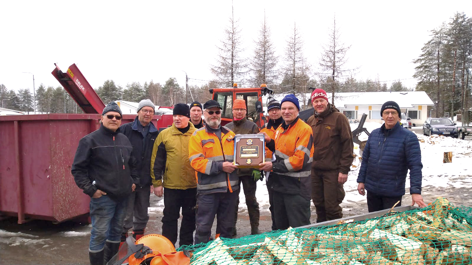 Kyyhkyselle halkotalkoissa Melvin Jones -jäsenyys