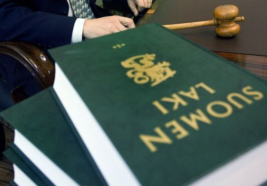 Nyrkinisku kasvoihin johti miehen kuolemaan Rovaniemellä – tekijä tuomittiin ehdolliseen vankeuteen ja maksamaan omaisille korvauksia kärsimyksestä 30 000 euroa