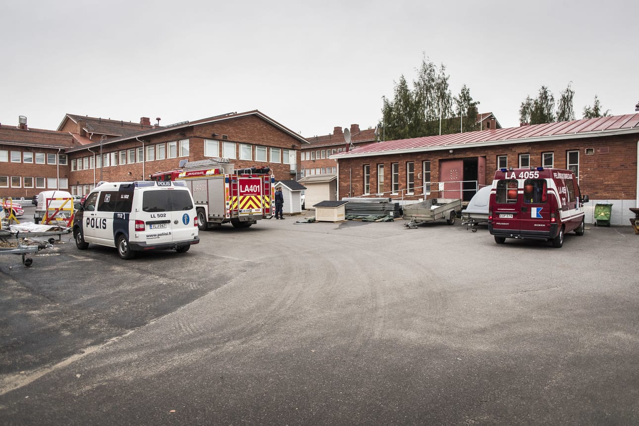 Jokiväylän Lapin koulutuskeskus Redun putkirikko ehti nostaa veden rakennuksessa parin metrin korkeuteen.