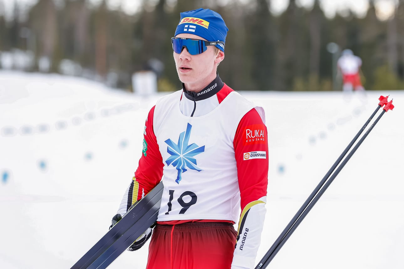 16-vuotias Markus Maaninka nousi hiihto-osuudella 22:ksi nuorten MM-yhdistetyssä. Arkistokuva huhtikuulta 2025.
