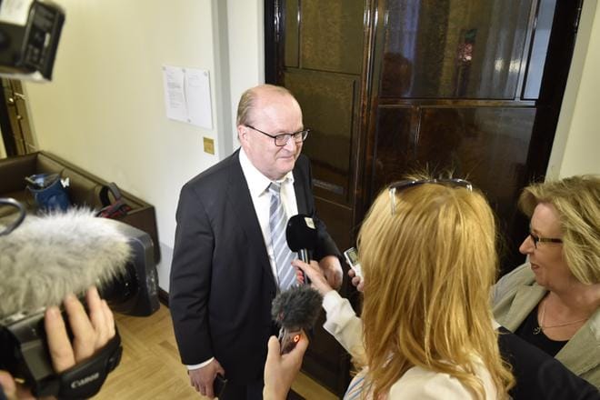 Perustuslakivaliokunnan varapuheenjohtajan Tapani Töllin mukaan valiokunta pitää tietovuotoa vakavana. KUVA: Kimmo Penttinen