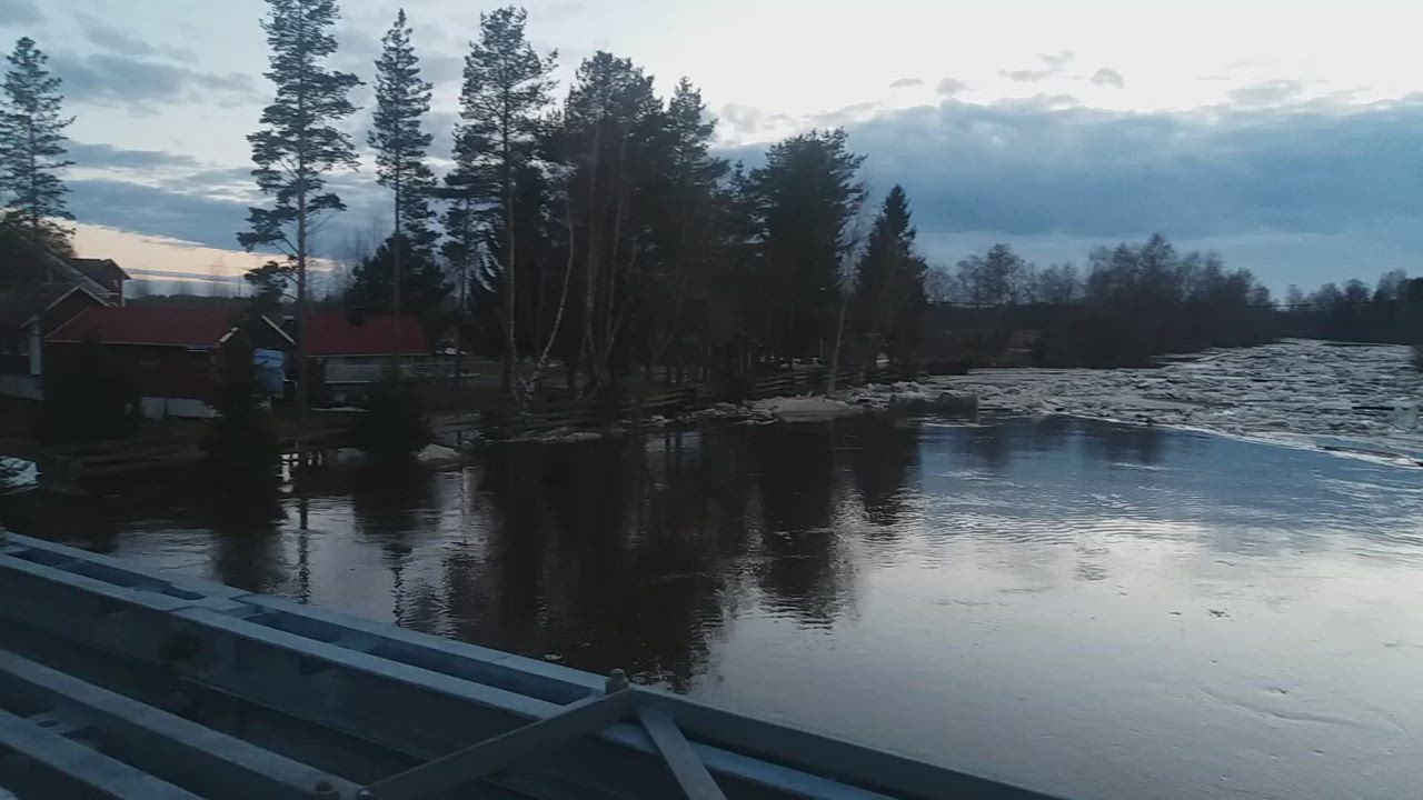 Lukijavideo: Temmesjoki tulvii Limingassa