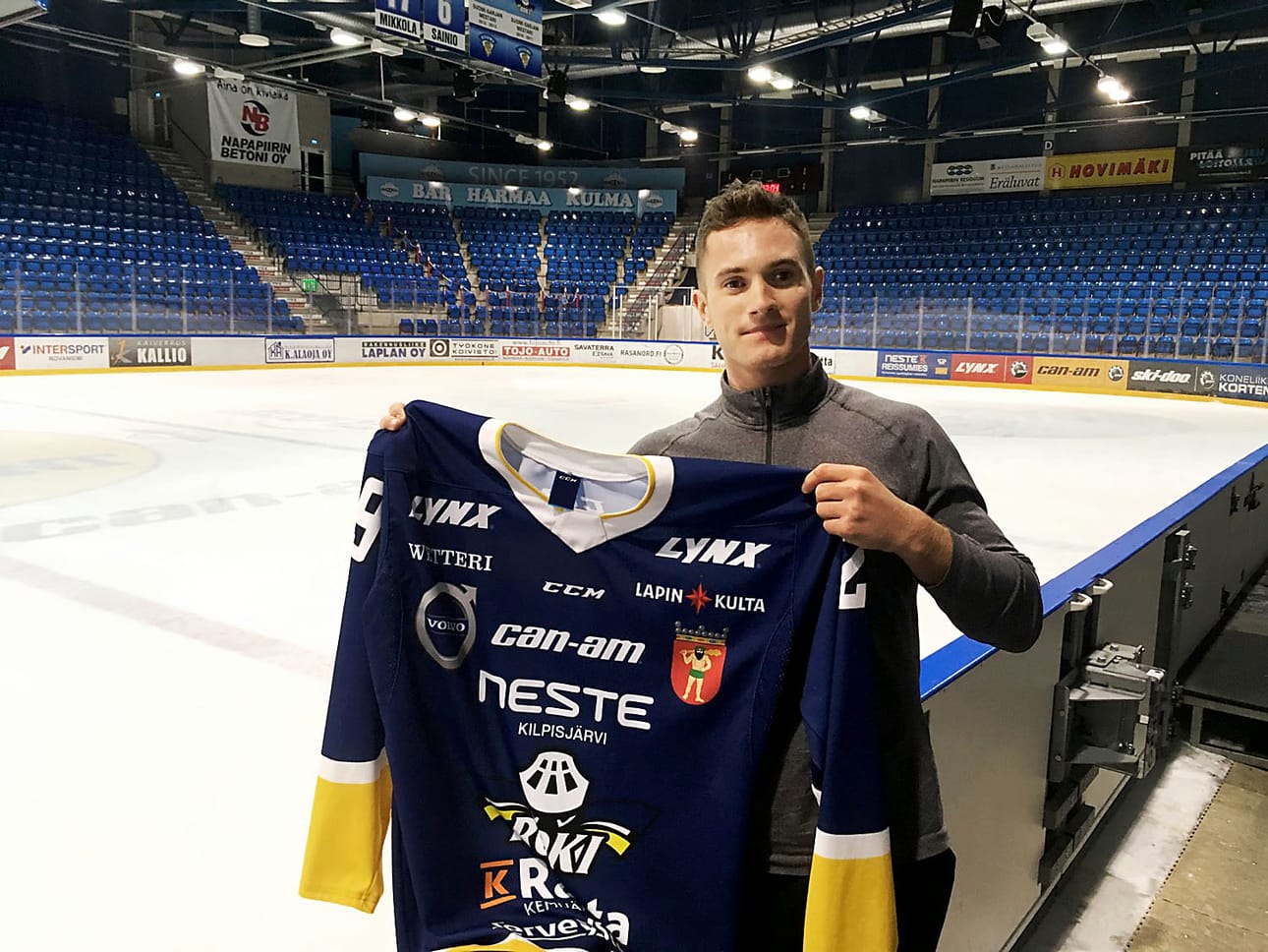 Riley Stadel tutustui uuteen kotiareenaan saavuttuaan Rovaniemelle maanantai-iltana.