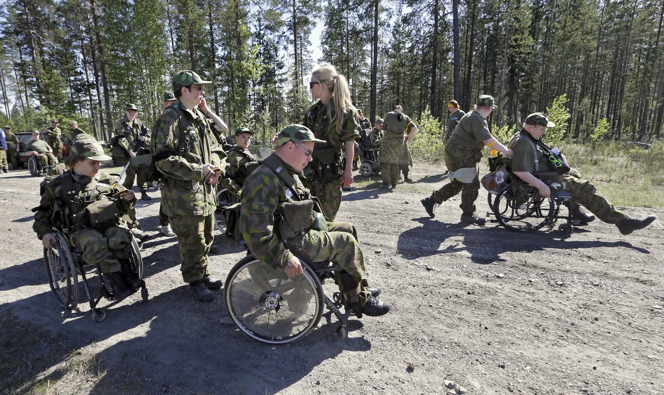 Vammaisten maanpuolustuskurssi järjestettiin Hiukkavaarassa.