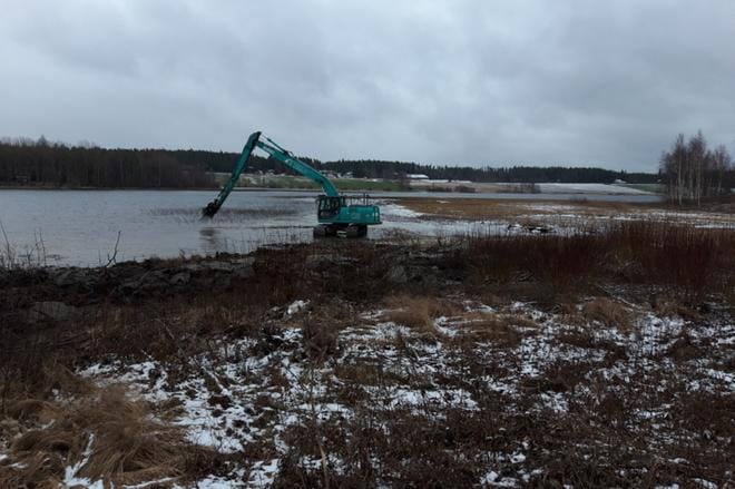 Alavudenjärven ruoppaustyöt alkoivat perjantaina. KUVA: TIMO RINTALA